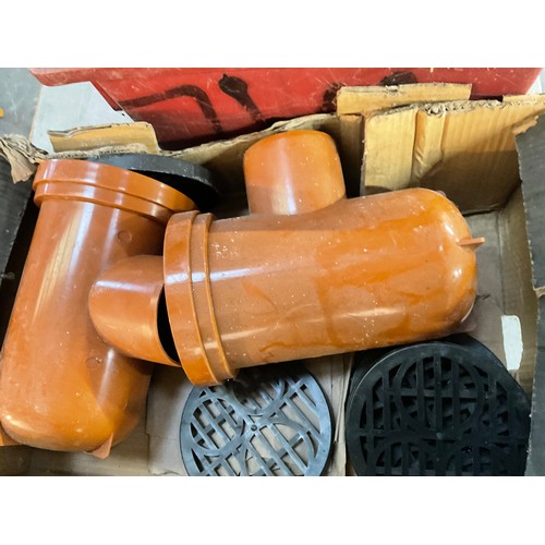 211 - 5 BOXES AND PLASTIC CRATE OF DRAINAGE CONNECTING PIPES