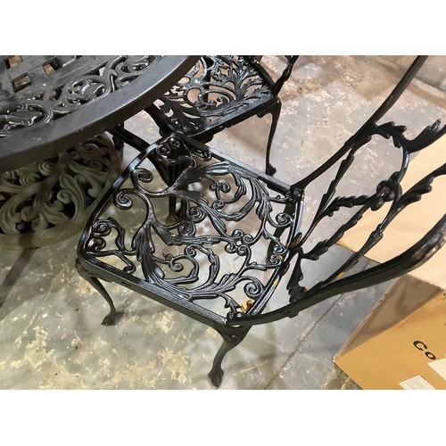 226 - LAGE CIRCULAR METAL GARDEN TABLE WITH PARASOL AND 3 MATCHING AND 2 ODD CHAIRS