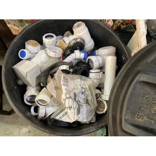 229 - LARGE QTY OF PLASTIC DRAINAGE CONNECTING FITMENTS AND METAL RADIATOR