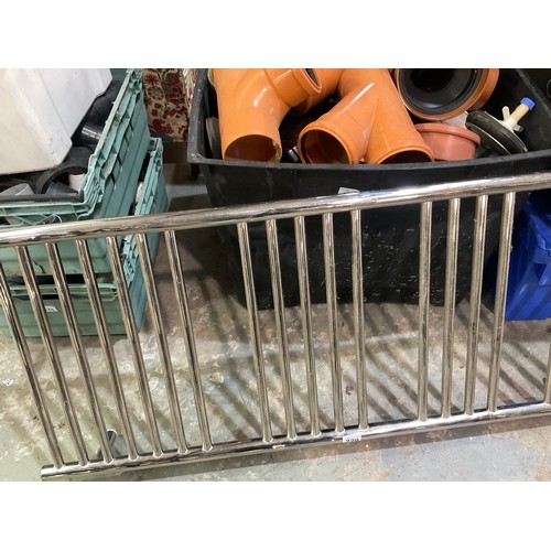 229 - LARGE QTY OF PLASTIC DRAINAGE CONNECTING FITMENTS AND METAL RADIATOR