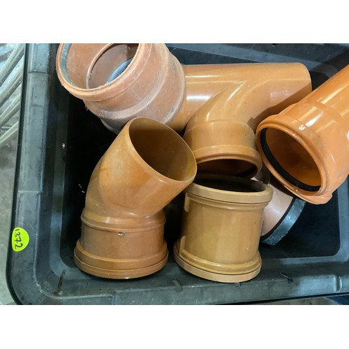 229 - LARGE QTY OF PLASTIC DRAINAGE CONNECTING FITMENTS AND METAL RADIATOR