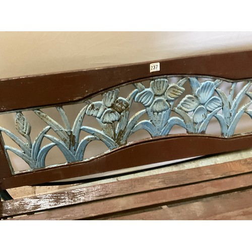 237 - VINTAGE CAST IRON GARDEN BENCH H29