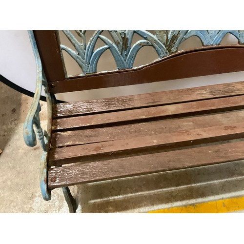 237 - VINTAGE CAST IRON GARDEN BENCH H29