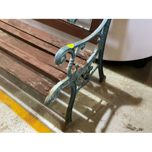 237 - VINTAGE CAST IRON GARDEN BENCH H29