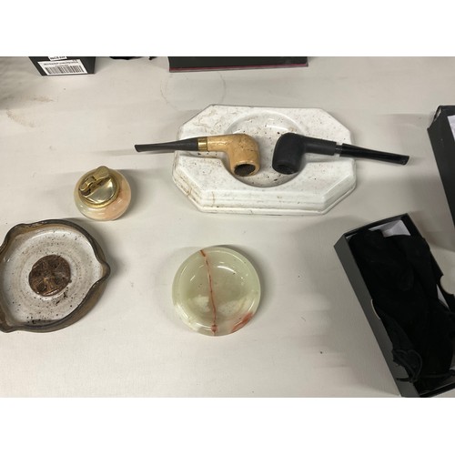 BOX OF COLLECTABLES TO INCLUDE VINTAGE PIPES, ASHTRAYS