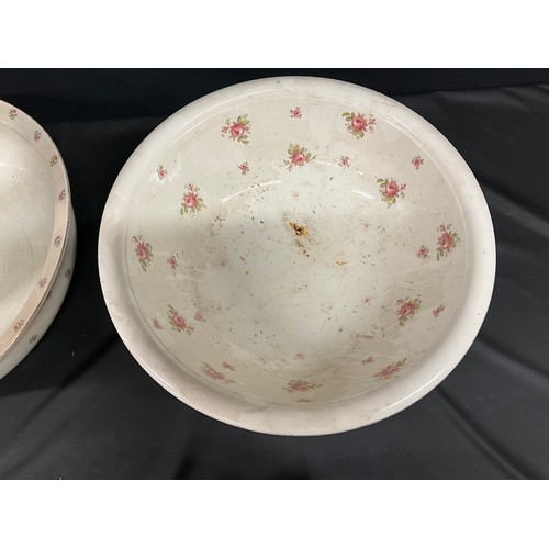 115 - 2 EDWARDIAN CERAMIC JUGS AND 2 BOWLS - NOT MATCHING