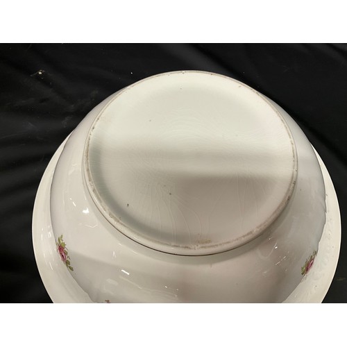 115 - 2 EDWARDIAN CERAMIC JUGS AND 2 BOWLS - NOT MATCHING