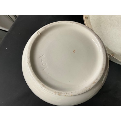 115 - 2 EDWARDIAN CERAMIC JUGS AND 2 BOWLS - NOT MATCHING