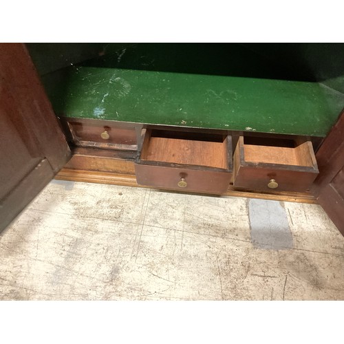 300 - GEORGIAN MAHOGANY DOMED PANELLED DOOR CORNER CUPBOARD WITH FITTED SPICE DRAWERS AND SHELVES TO INTER... 