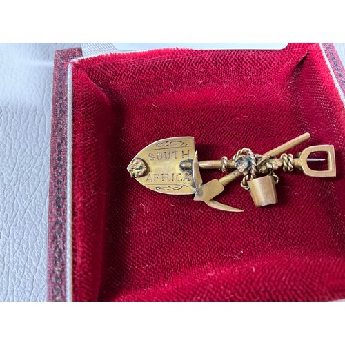 75 - SOUTH AFRICAN 9CT HALLMARKED MINING BROOCH TW 2.5G