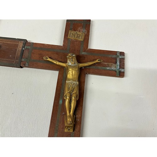 82 - 2 VINTAGE CRUCIFIXES L17