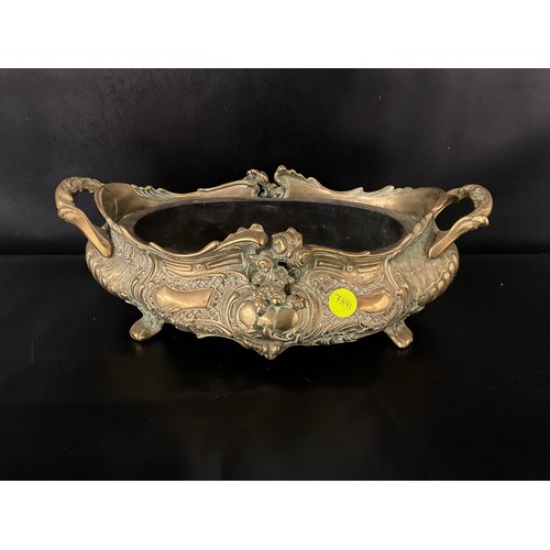 87 - ORNATE HEAVY BRASS TWIN HANDLED JARDINERE SUPPORTED ON FOUR FEET COMPLETE WITH LINER L16