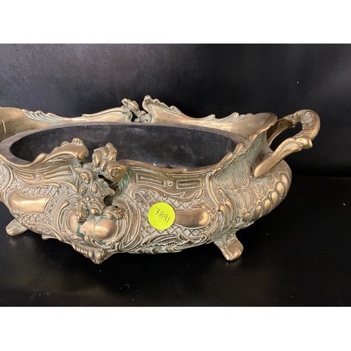 87 - ORNATE HEAVY BRASS TWIN HANDLED JARDINERE SUPPORTED ON FOUR FEET COMPLETE WITH LINER L16