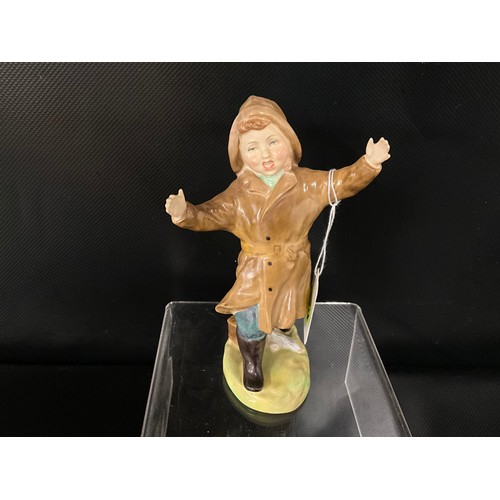 91 - VINTAGE ROYAL DOULTON FIGURE THE ONE THAT GOT AWAY HN2153 H16CM