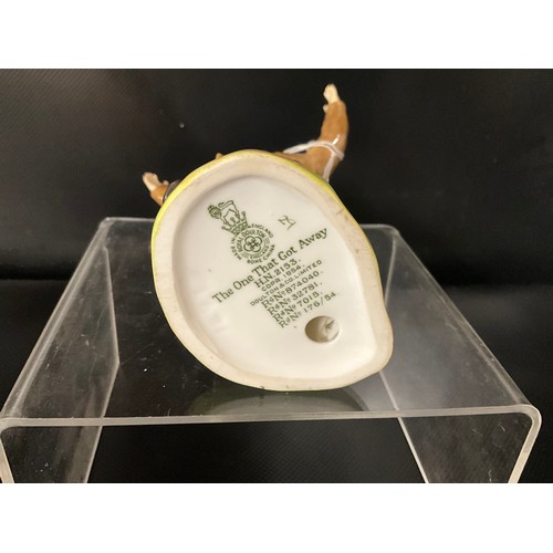 91 - VINTAGE ROYAL DOULTON FIGURE THE ONE THAT GOT AWAY HN2153 H16CM