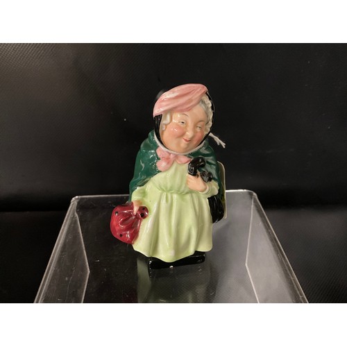 92 - QTY OF VINTAGE ROYAL DOULTON MINIATURE FIGURES TO INCLUDE PICKWICK, DAVID COPPERFIELD, MICAWBER, TIN... 