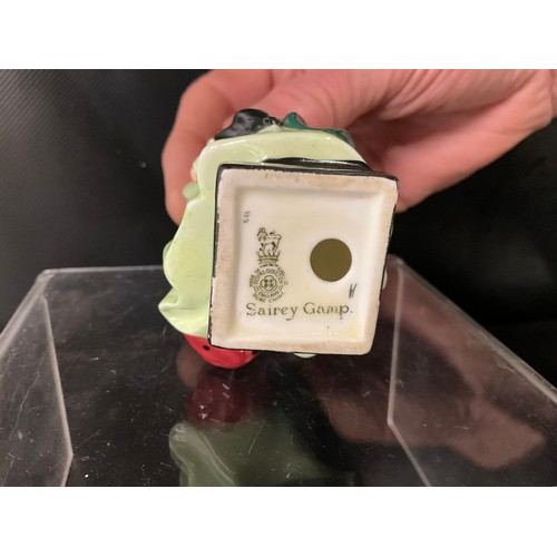 92 - QTY OF VINTAGE ROYAL DOULTON MINIATURE FIGURES TO INCLUDE PICKWICK, DAVID COPPERFIELD, MICAWBER, TIN... 