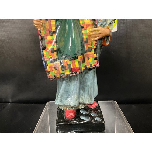 97 - VINTAGE ROYAL DOULTON CARPET SELLER FIGURE HN1464 H24CM