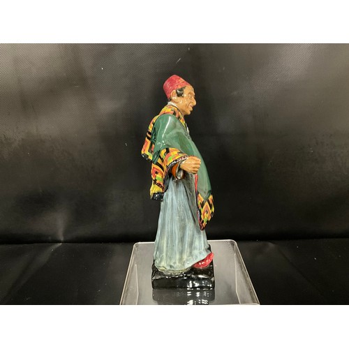 97 - VINTAGE ROYAL DOULTON CARPET SELLER FIGURE HN1464 H24CM