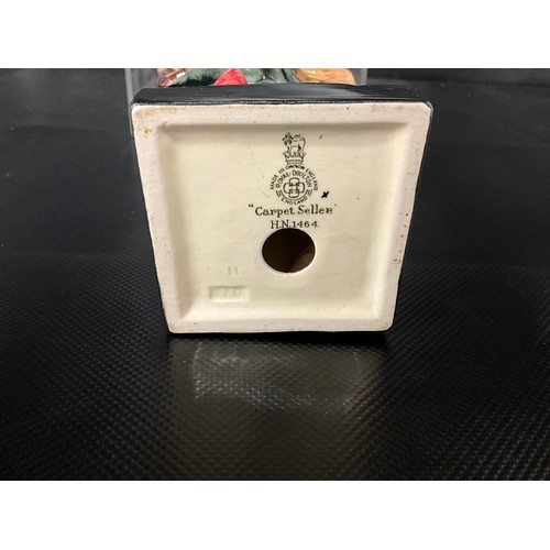 97 - VINTAGE ROYAL DOULTON CARPET SELLER FIGURE HN1464 H24CM