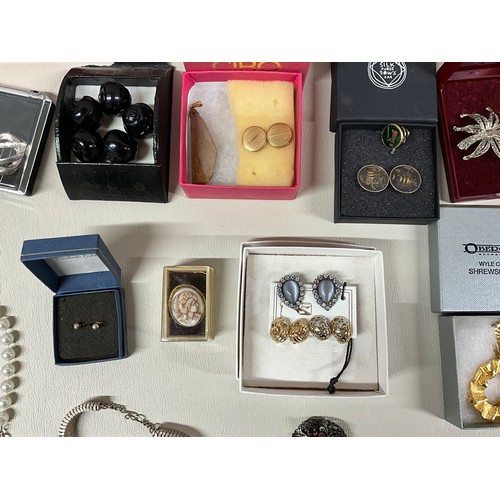 106 - 2 BOXES OF COSTUME JEWELLERY TO INCLUDE NECKLACES, WATCHES, BROOCHES, CUFFLINKS ETC