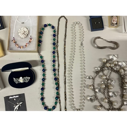 106 - 2 BOXES OF COSTUME JEWELLERY TO INCLUDE NECKLACES, WATCHES, BROOCHES, CUFFLINKS ETC