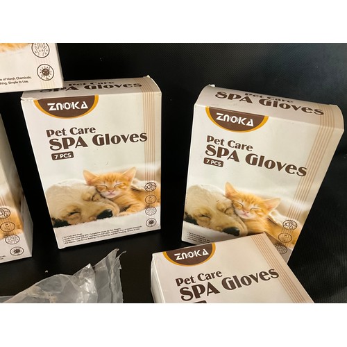 111 - QTY OF NEW 7 PIECE PET CARE GLOVES AND PET BED