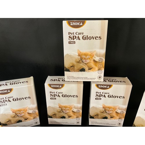 111 - QTY OF NEW 7 PIECE PET CARE GLOVES AND PET BED