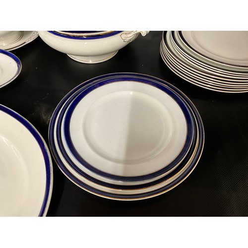 136 - LARGE VICTORIAN DINNER SERVICE TO INCLUDE TUREENS, MEAT PLATES, DINNER PLATES ETC