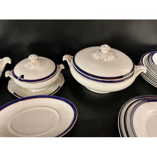 136 - LARGE VICTORIAN DINNER SERVICE TO INCLUDE TUREENS, MEAT PLATES, DINNER PLATES ETC