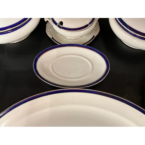 136 - LARGE VICTORIAN DINNER SERVICE TO INCLUDE TUREENS, MEAT PLATES, DINNER PLATES ETC