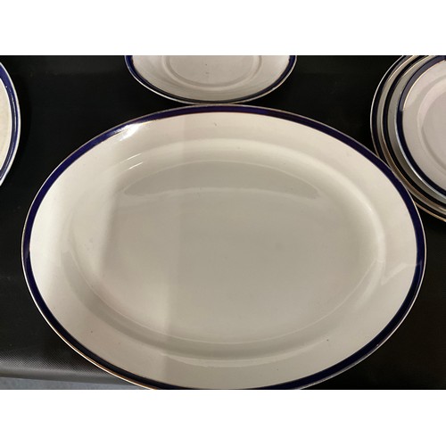 136 - LARGE VICTORIAN DINNER SERVICE TO INCLUDE TUREENS, MEAT PLATES, DINNER PLATES ETC