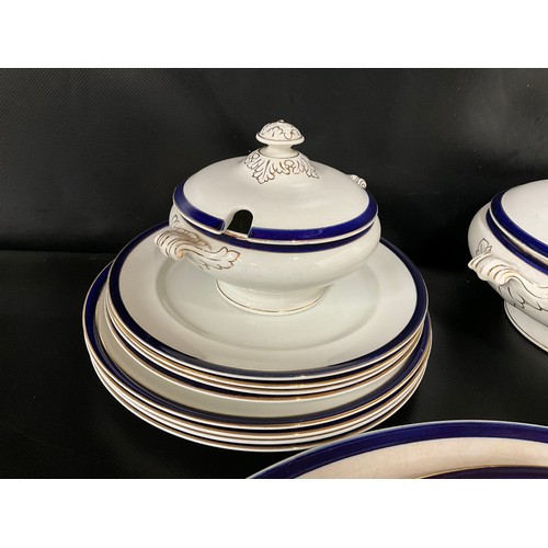 136 - LARGE VICTORIAN DINNER SERVICE TO INCLUDE TUREENS, MEAT PLATES, DINNER PLATES ETC