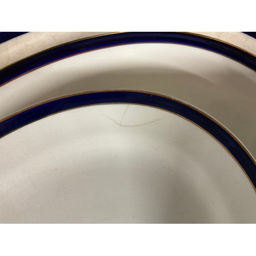 136 - LARGE VICTORIAN DINNER SERVICE TO INCLUDE TUREENS, MEAT PLATES, DINNER PLATES ETC