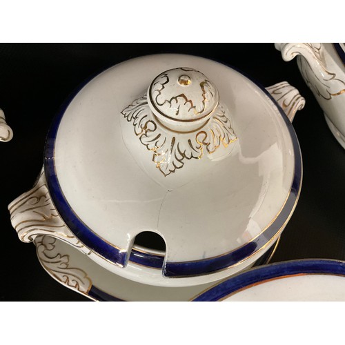 136 - LARGE VICTORIAN DINNER SERVICE TO INCLUDE TUREENS, MEAT PLATES, DINNER PLATES ETC