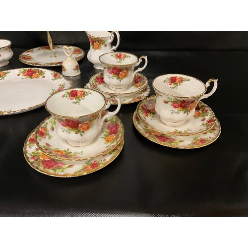 137 - QTY OF ROYAL ALBERT COUNTRY ROSE TEA WARE