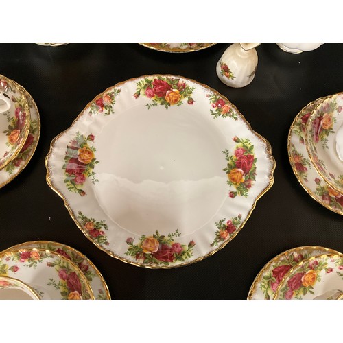 137 - QTY OF ROYAL ALBERT COUNTRY ROSE TEA WARE