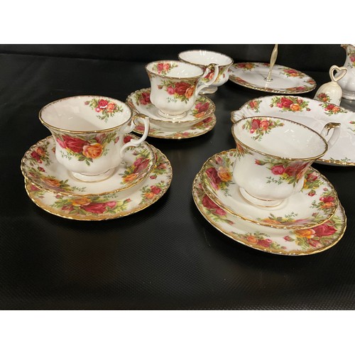 137 - QTY OF ROYAL ALBERT COUNTRY ROSE TEA WARE