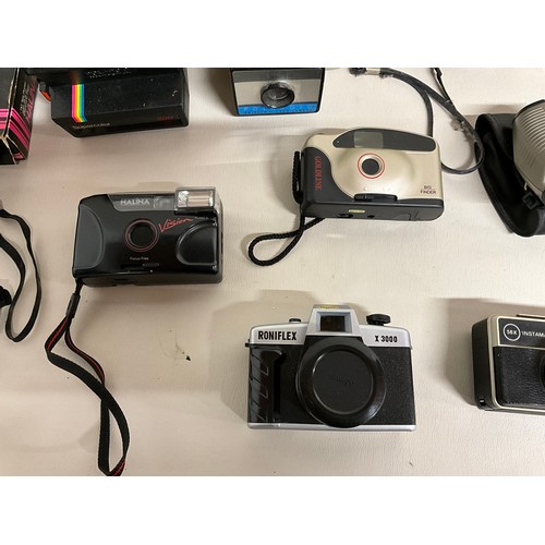 138 - BOX OF VINTAGE CAMERAS TO INCLUDE POLAROID ETC