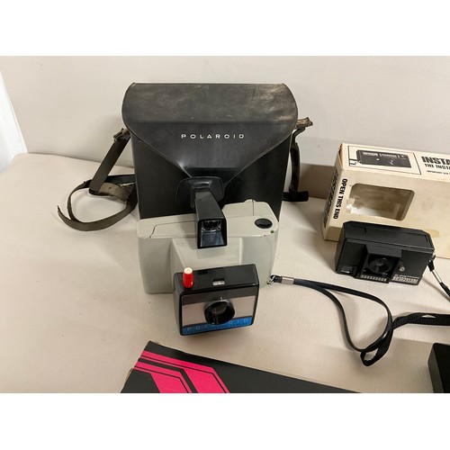 138 - BOX OF VINTAGE CAMERAS TO INCLUDE POLAROID ETC