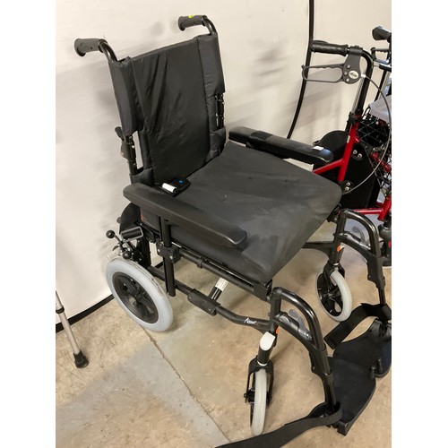 173 - QTY OF WALKING AIDS TO INCLUDE WHEELCHAIR ETC