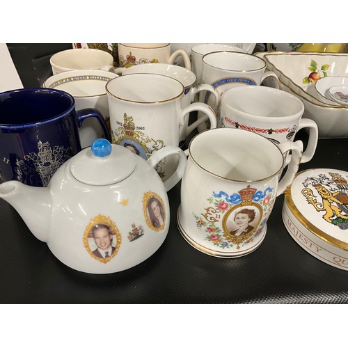 150 - 4 BOXES OF CHINA & GLASSWARE TO INCLUDE BESWICK CAT, AYNSLEY, WEDGWOOD, COALPORT, HIPFLASK, PAIR OF ... 