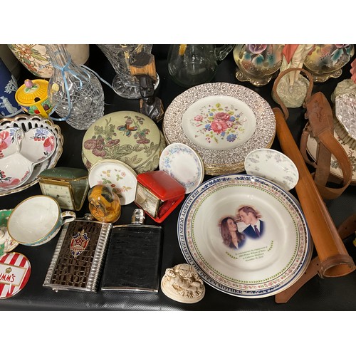 150 - 4 BOXES OF CHINA & GLASSWARE TO INCLUDE BESWICK CAT, AYNSLEY, WEDGWOOD, COALPORT, HIPFLASK, PAIR OF ... 