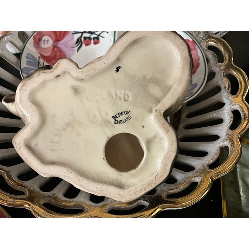 150 - 4 BOXES OF CHINA & GLASSWARE TO INCLUDE BESWICK CAT, AYNSLEY, WEDGWOOD, COALPORT, HIPFLASK, PAIR OF ... 