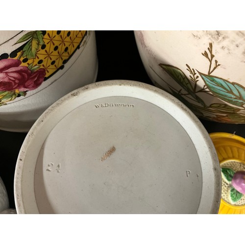 150 - 4 BOXES OF CHINA & GLASSWARE TO INCLUDE BESWICK CAT, AYNSLEY, WEDGWOOD, COALPORT, HIPFLASK, PAIR OF ... 