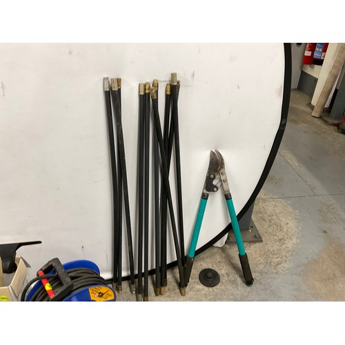 175 - SET OF DRAINING RODS, LONG HANDLED PRUNERS, 110V EXTENSION LEAD AND KARCHER WINDOW VAC NEEDS CHARGER