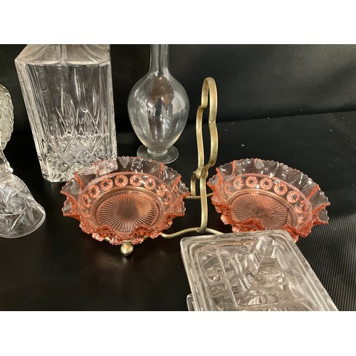 153 - BOX OF GLASSWARE TO INCLUDE CLARET JUG, DECANTERS, COLOURED GLASS SWEET DISH ON STAND