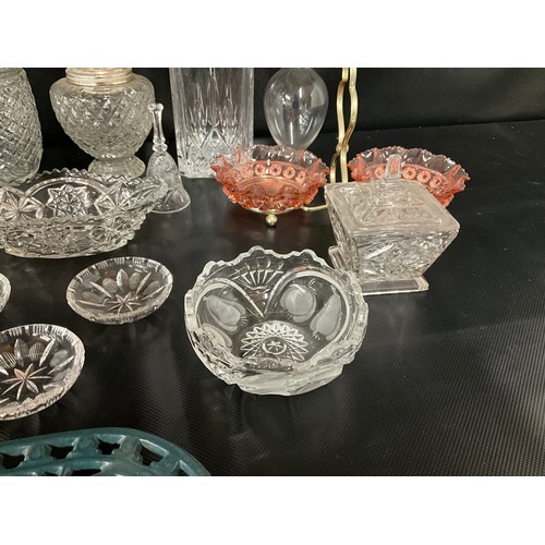 153 - BOX OF GLASSWARE TO INCLUDE CLARET JUG, DECANTERS, COLOURED GLASS SWEET DISH ON STAND