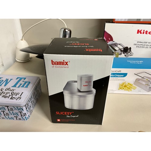 157 - BOX OF KITCHENWARE TO INCLUDE POTATO CLIPPERE/SLICER SET OF WINE GLASSES, NESPRESSO MILK FROTHER, RE... 