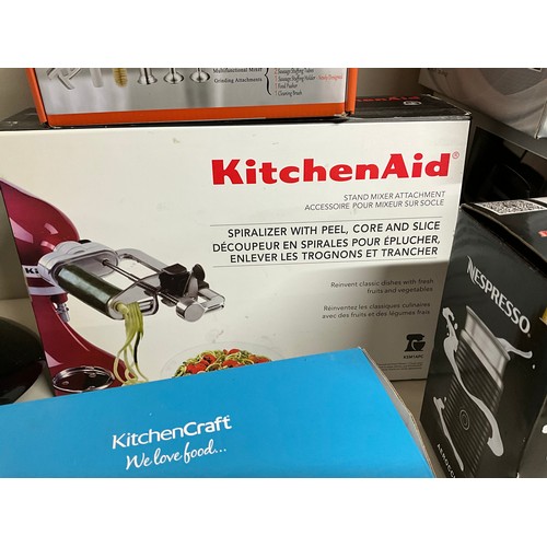 157 - BOX OF KITCHENWARE TO INCLUDE POTATO CLIPPERE/SLICER SET OF WINE GLASSES, NESPRESSO MILK FROTHER, RE... 